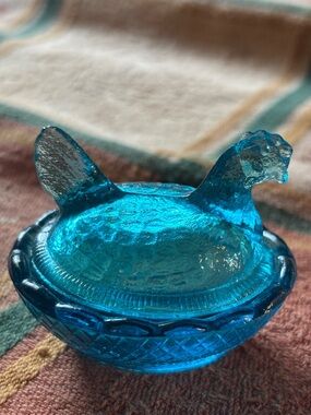 Vintage Miniature Peacock Blue Glass Hen on Nest Salt Cellar Degenhart Style